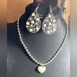 NWT Paparazzi Mint Heart Necklace set-fancy tiffany close, Beautiful for a date!